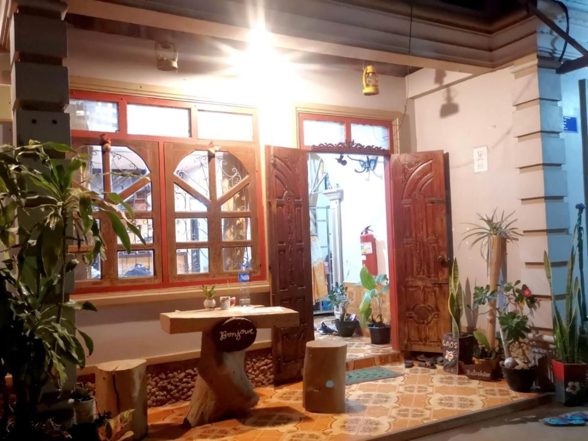 Khamphouy Guesthouse Champasak Buitenkant foto