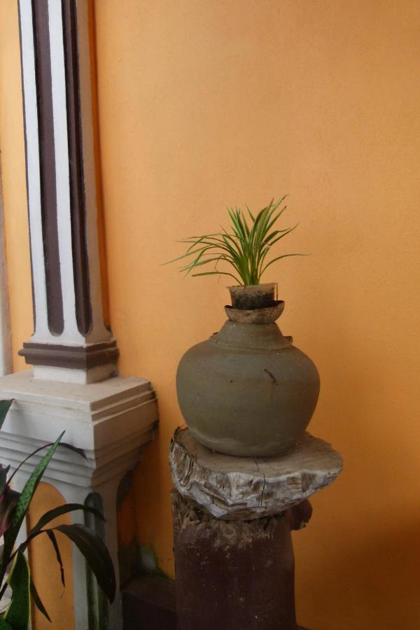 Khamphouy Guesthouse Champasak Buitenkant foto