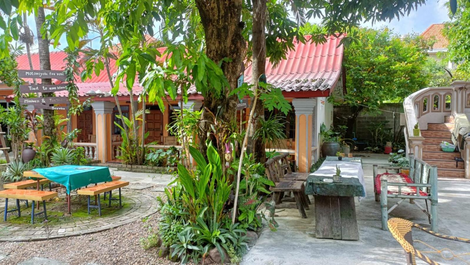 Khamphouy Guesthouse Champasak Buitenkant foto
