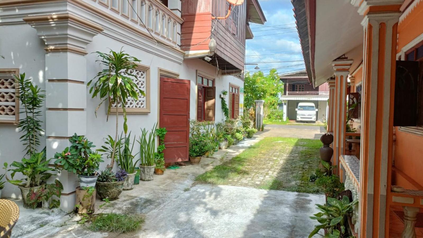 Khamphouy Guesthouse Champasak Buitenkant foto